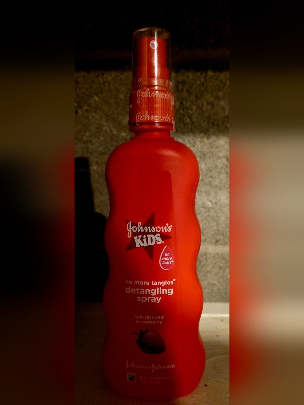 Red No More Tangles Detangling Spray - Sun-Ripened Strawberry